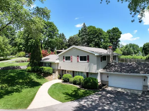 7622 Fielding LANE, Greendale, WI 53129