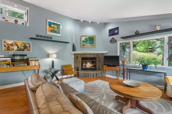 Wauwatosa, WI 53213,6342 Cedar STREET