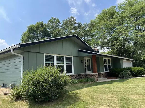 7573 N Chapel Hill COURT N, Franklin, WI 53132