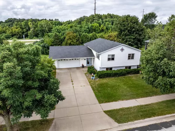 Holmen, WI 54636,1310 Cherry LANE S