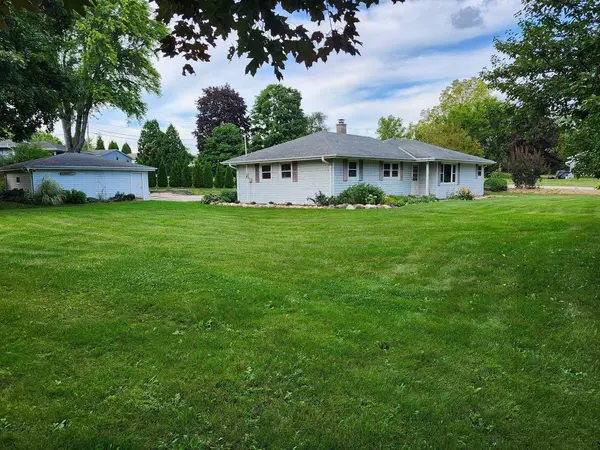 21521 W Woodland DRIVE, New Berlin, WI 53146