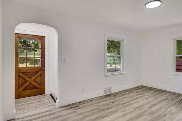 La Crosse, WI 54601,2420 Jackson STREET