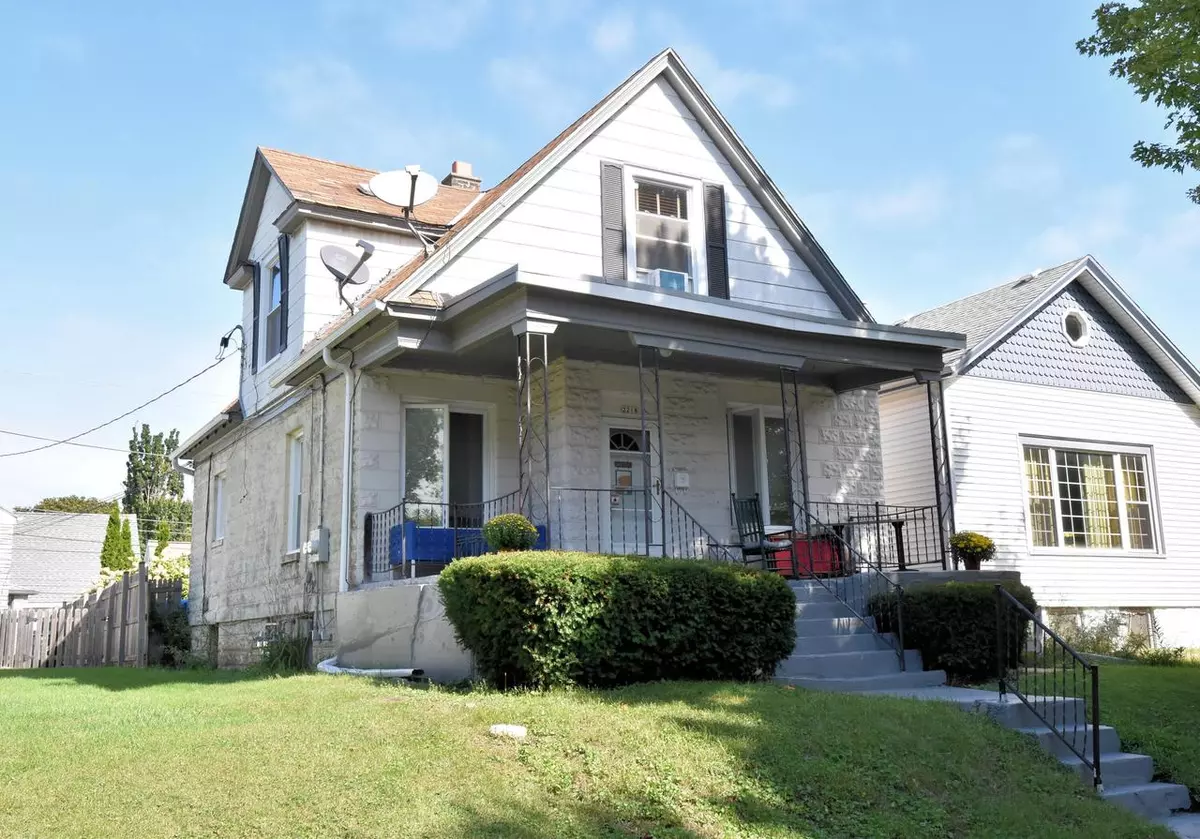 Saint Francis, WI 53235,2218 E Eden PLACE