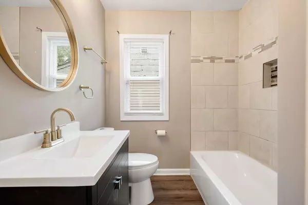 Milwaukee, WI 53209,5862 N 37th STREET