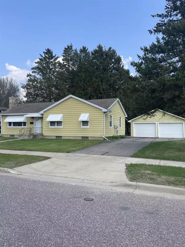 734 N Webb Ave, Reedsburg, WI 53959