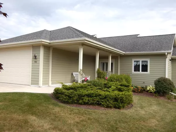 901 Hawthorne COURT, Manitowoc, WI 54220