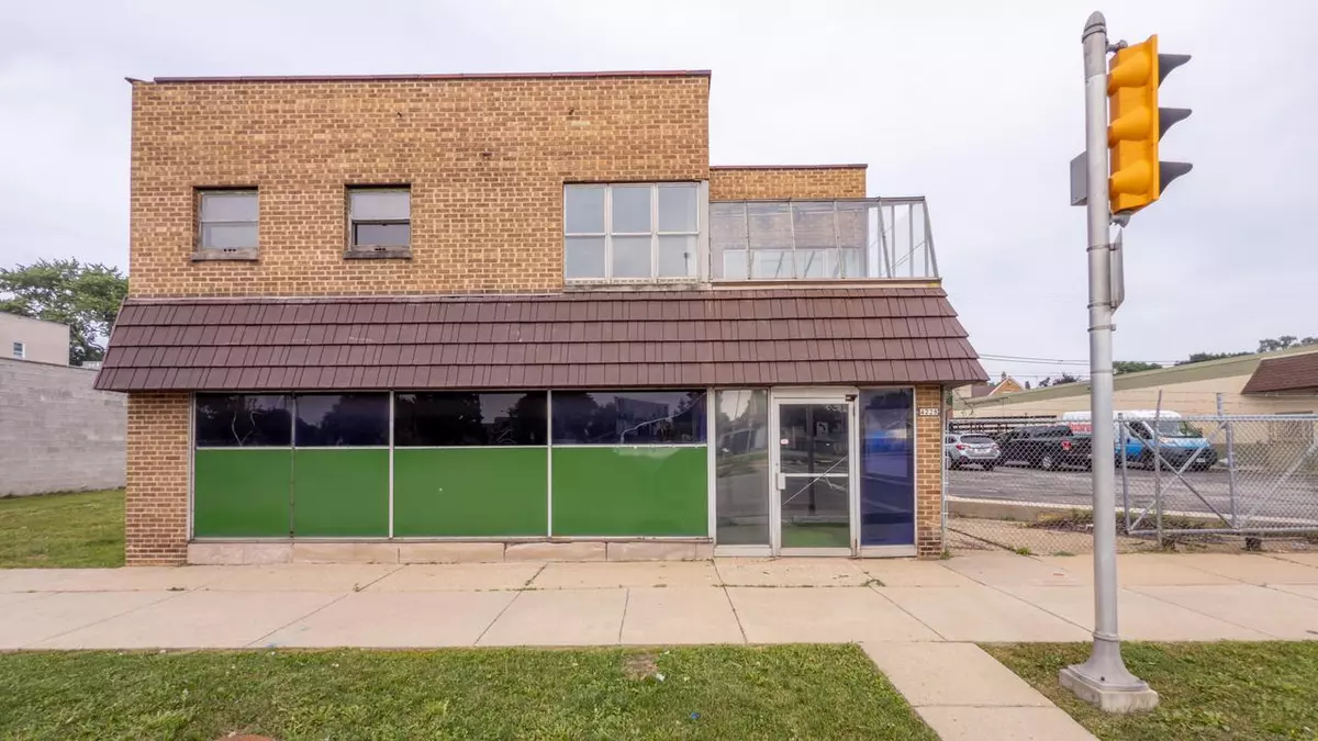 Milwaukee, WI 53209,4228 N Teutonia AVENUE