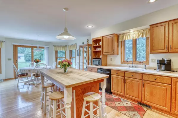 Summit, WI 53066,3202 N Silver Cedar ROAD