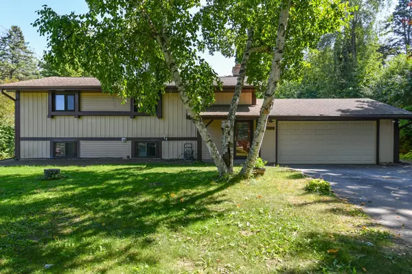 5790 S St Andrews DRIVE, New Berlin, WI 53146