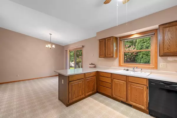 West Bend, WI 53090,2124 Willowbrook DRIVE