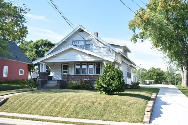 30 W Center AVENUE, Cedar Grove, WI 53013