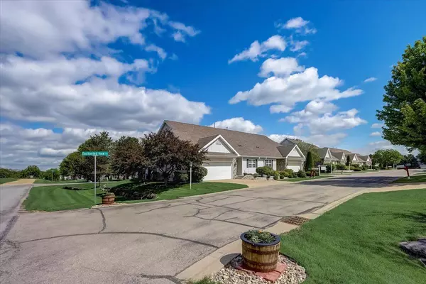 Waunakee, WI 53597,5748 Enchanted View Ln