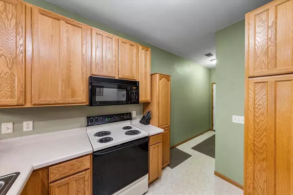 Grafton, WI 53024,2112 Pine Ridge COURT #F