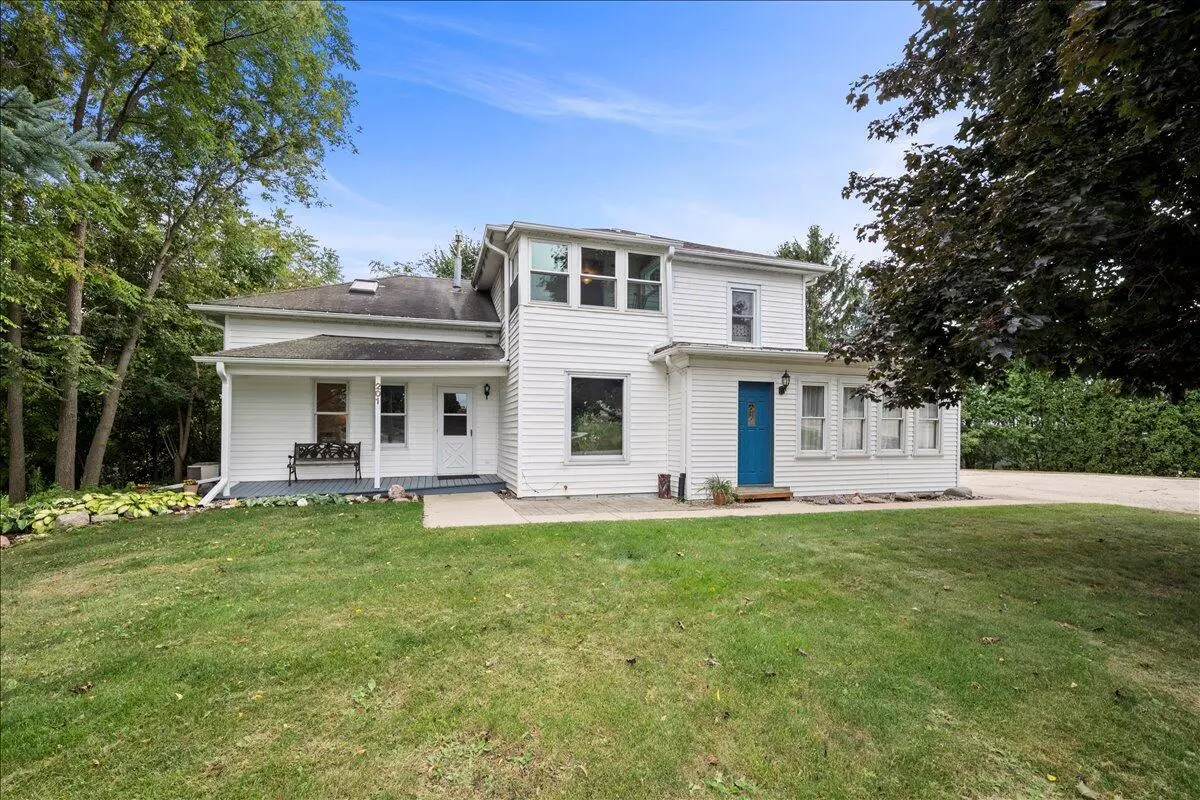 Cascade, WI 53011,201 Francis AVENUE