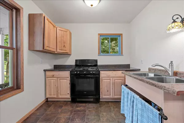 Cascade, WI 53011,201 Francis AVENUE