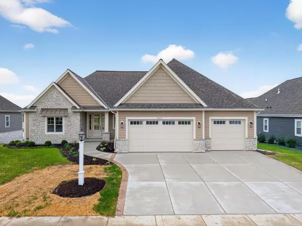 1612 White Deer TRAIL, Waukesha, WI 53186
