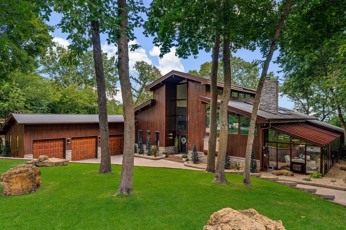 La Crescent, MN 55947,1555 Crescent Hills DRIVE