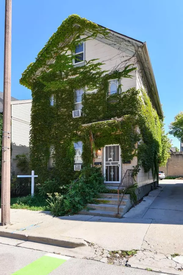 Milwaukee, WI 53202,1530 N Van Buren STREET