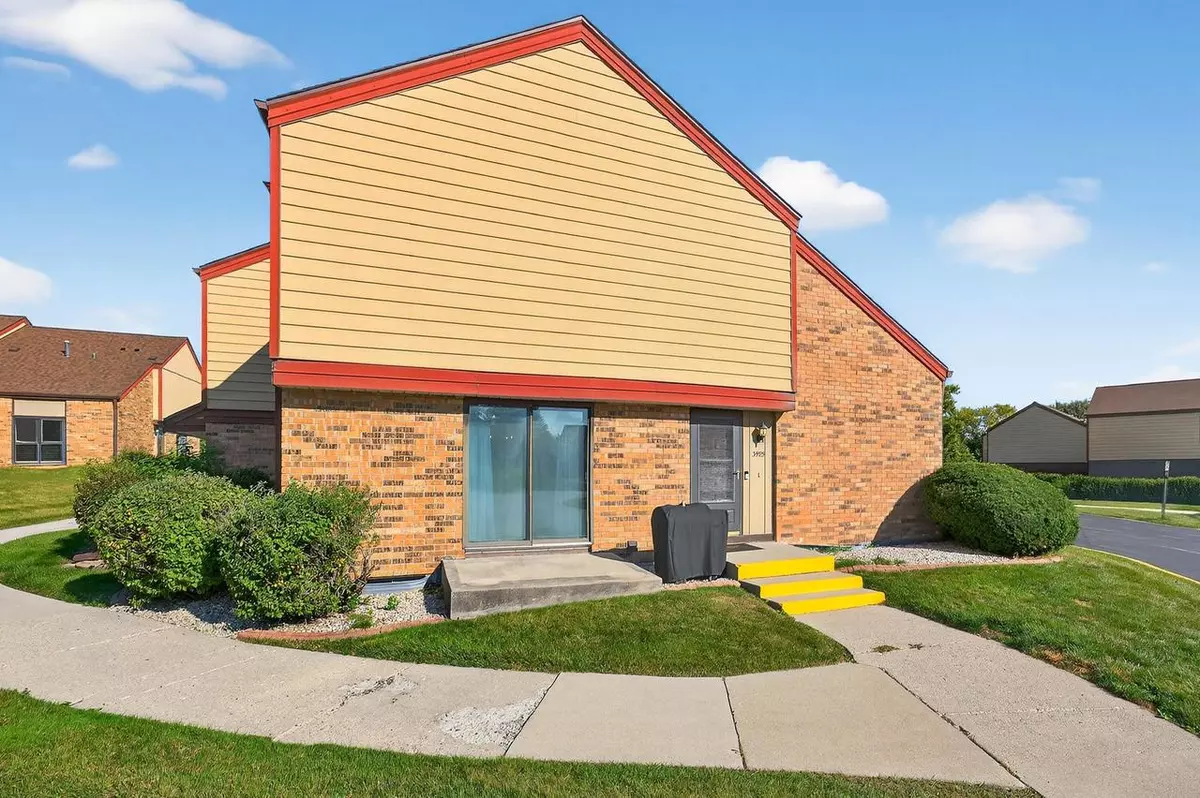 Milwaukee, WI 53221,3925 W College AVENUE