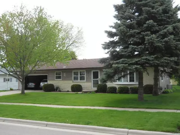 304 6th St, Waunakee, WI 53597