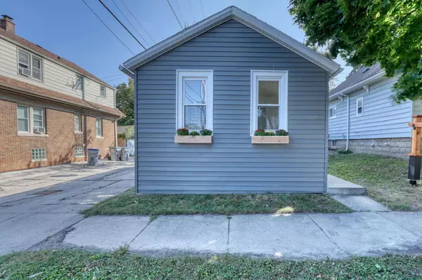 Milwaukee, WI 53207,817 E Homer STREET