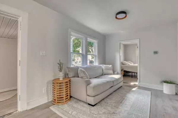 Milwaukee, WI 53207,817 E Homer STREET