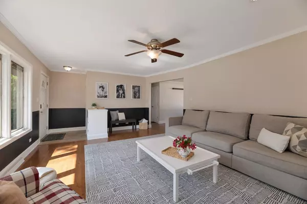 Wauwatosa, WI 53226,2237 Crestview COURT