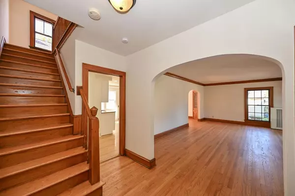 Shorewood, WI 53211,4053 N Bartlett AVENUE #1615 E Kenmore Pl