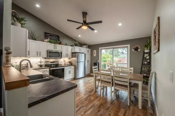 West Bend, WI 53090,1927 Daisy DRIVE