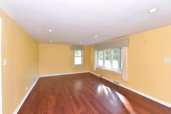 Union Grove, WI 53182,406 Oakhurst AVENUE