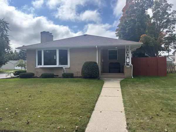 3501 Meadow LANE, Manitowoc, WI 54220