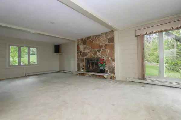 Pewaukee, WI 53072,N47W27080 Greenhill COURT