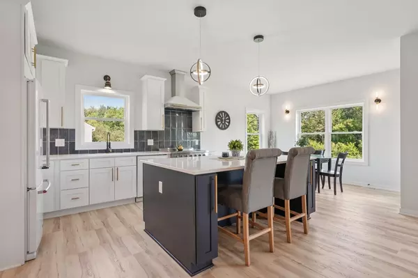 204 Pheasant LANE, West Bend, WI 53090