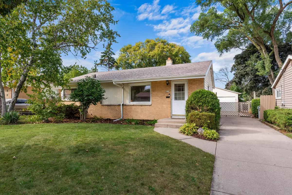 Milwaukee, WI 53225,8510 W Arden PLACE