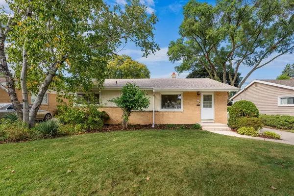 Milwaukee, WI 53225,8510 W Arden PLACE