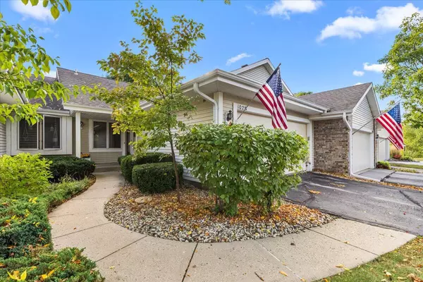 Waukesha, WI 53188,102 E Sutton PLACE #B