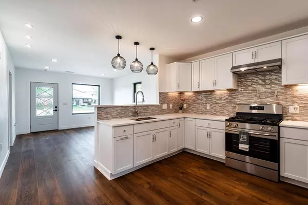 Racine, WI 53405,2415 Monroe AVENUE