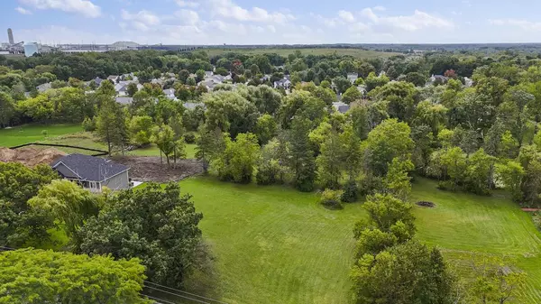 4137 E OAKWOOD ROAD, Oak Creek, WI 53154