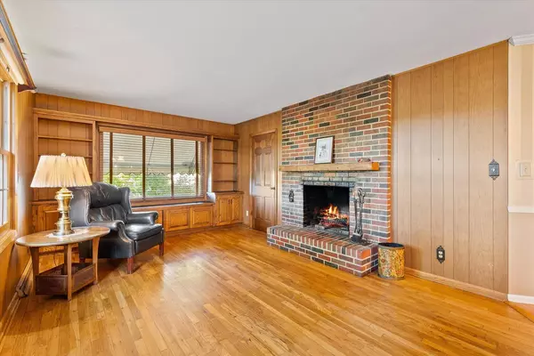 Port Washington, WI 53074,1027 Fairview DRIVE