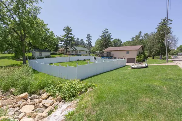 Dodgeville, WI 53533,1017 N Union St