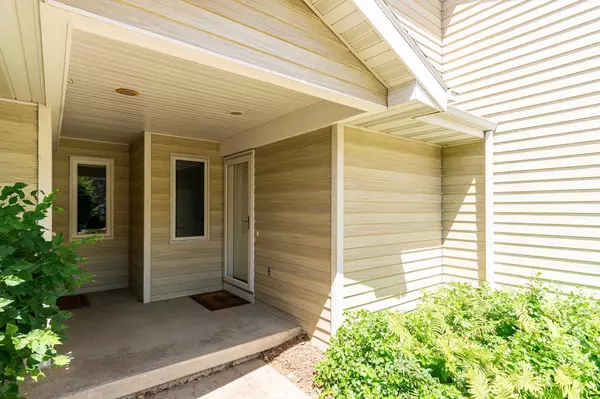 Waunakee, WI 53597,105 Meadow Oak Tr