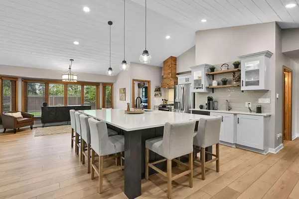 3906 S Woodhill COURT, New Berlin, WI 53151