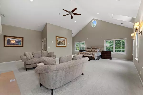 Mequon, WI 53092,10060 N Range Line ROAD