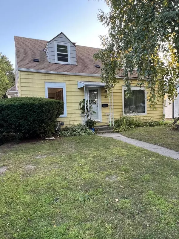 1919 E Norwich AVENUE,  Saint Francis,  WI 53235