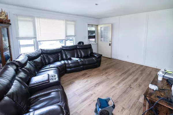 Milwaukee, WI 53207,814 E Holt AVENUE