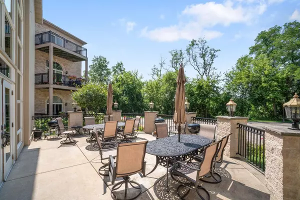 Okauchee, WI 53069,N51W34681 Wisconsin AVENUE #3116