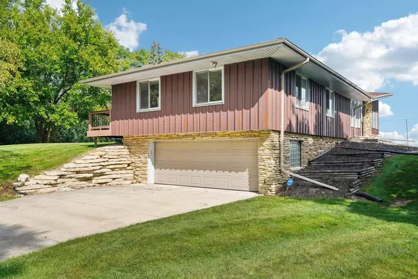Menomonee Falls, WI 53051,N94W15652 Ridgeview DRIVE