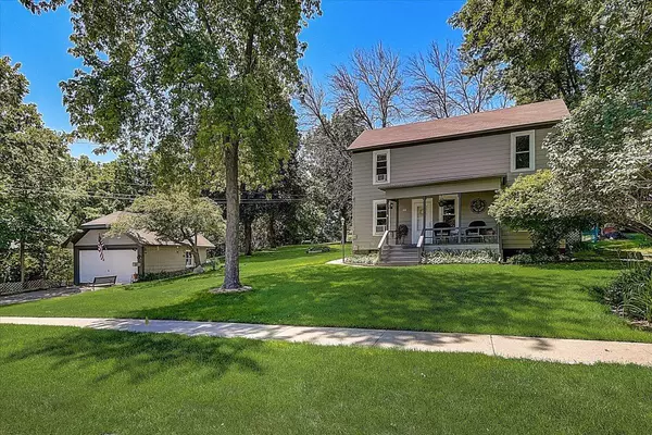 Prairie Du Sac, WI 53578,995 Water St