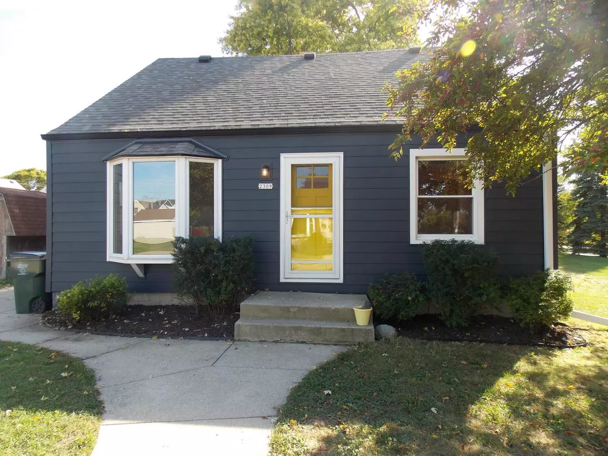 Saint Francis, WI 53235,2309 E Leroy AVENUE