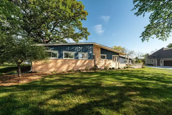 Brookfield, WI 53045,1980 Lone Oak CIRCLE E